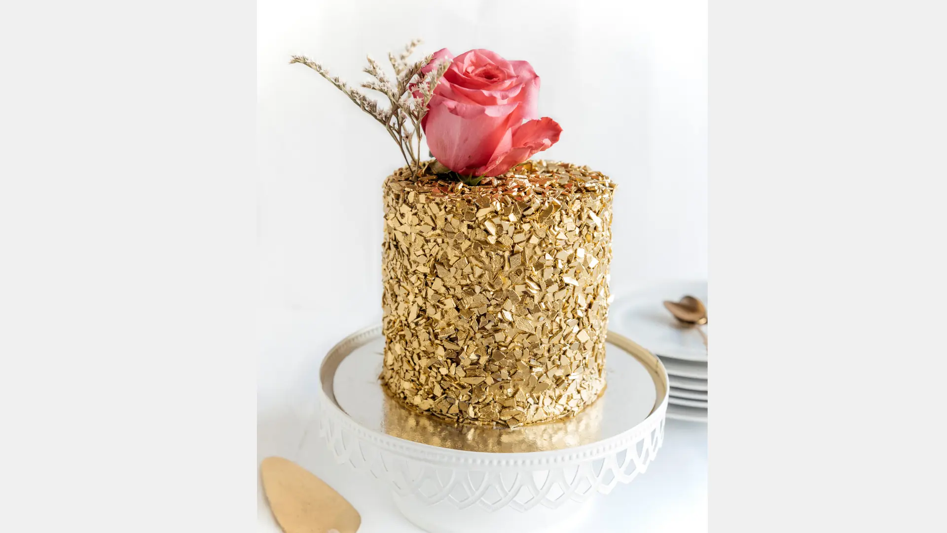 bolo decorado dourado